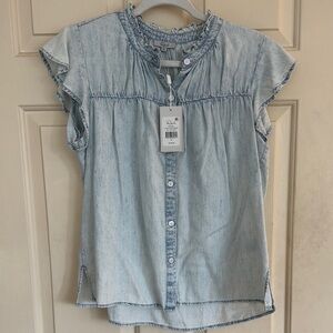 Rails -Light Acid Wash Blue Denim Ruffle Sleeve Button Up Top In Medium. NWT